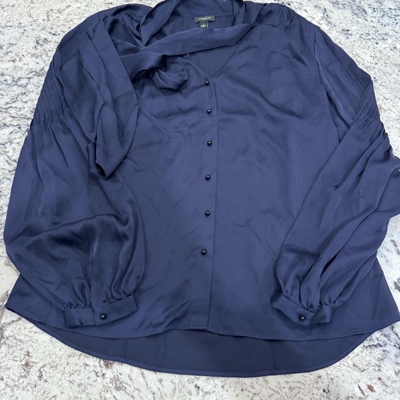 ✨ ANN TAYLOR Deep Navy Silky Tie-Neck Blouse | Chic Workwear - Picture 6 of 8